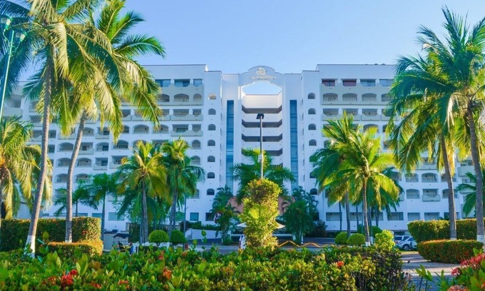 Ixtapa Apartment | Oceanfront Retreat: Enna Inn Ixtapa with Pool & Spa