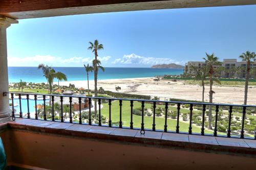 San Jose del Cabo Apartment | Exceptional Condominios El Dorado II with Oceanfront Views