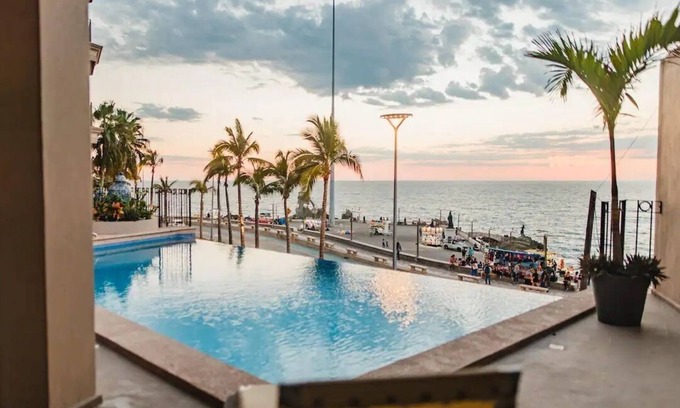 Balcones de Loma Linda Hotel | Discover Comfort at Condos Clauss with Pool and Spa