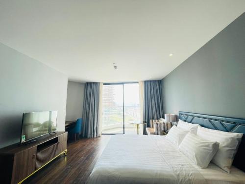 Khanh Hoa Apartment | Family-Friendly Condotel LightB06-01 with Pool Access