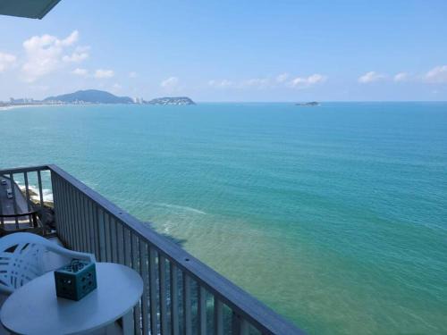 Morro do Maluf Apartment | Oceanfront Bliss at ConectaCasa Andiróba with Spectacular Views
