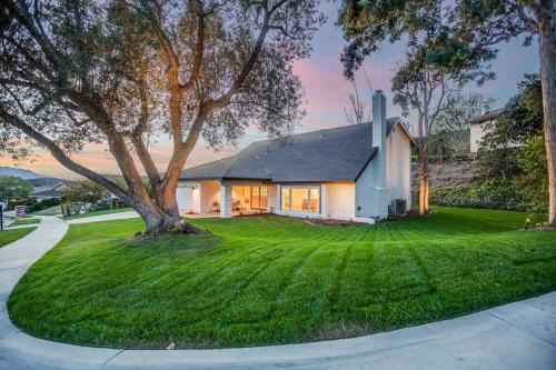 Thousand Oaks House | Discover Conejo Oasis: Oceanfront Retreat with Top Amenities