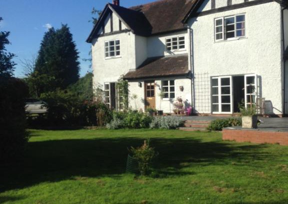 Kemerton Bed & Breakfast | Guest Rated 10/10: Coneygreen with Breakfast & Kitchen