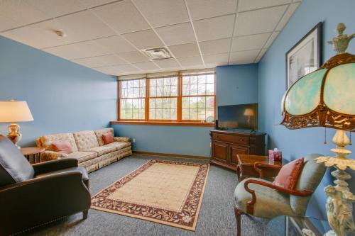 New Kensington Apartment | Pet-Friendly New Kensington Getaway Near Pittsburgh