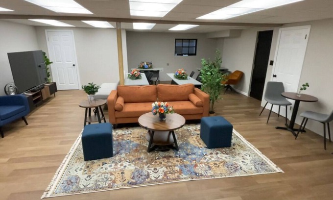 Cromwell Apartment | Ideal Conference Room Rental with Breakfast Included