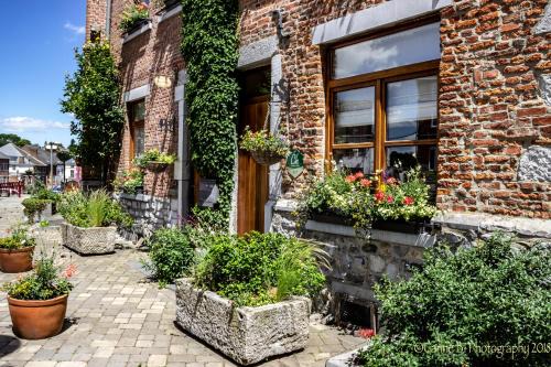 Walcourt House | Guest Rated 9/10: Confluences with Hot Tub & Breakfast