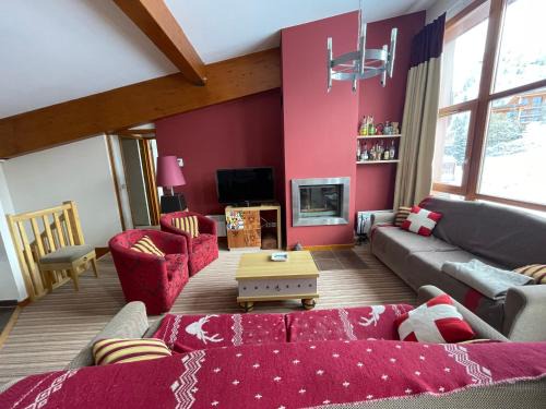 Arc-1800 Apartment | Spacious 4-Bedroom Duplex with Pool & Spa at EDENARC
