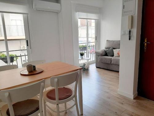 Elche Apartment | Cozy Apartment in Elche: Pet & Child Friendly Retreat