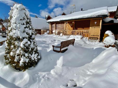 Pyrenees 2000 Ski Chalet | Cozy Chalet at the Foot of Pyrénées 2000 - Pool & Hot Tub