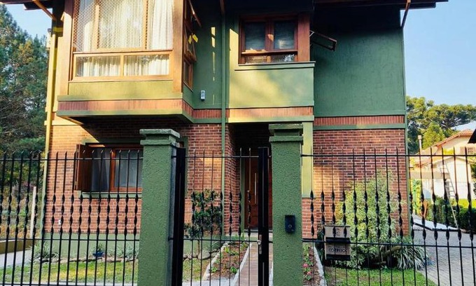 Vila Luiza House | Elegant Stay Near Canela Center with Pet-Friendly Amenities