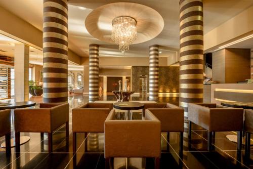 Glyfada Hotel | Relax at Congo Palace: Oceanfront Haven with Pool Access