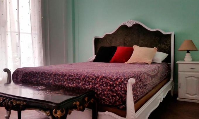 San Nicolas House | Budget-Friendly Congreso Hotel: Pet and Child Friendly Stays