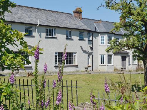 South Molton House | Experience Conifers: 4-Star Hotel with Pet-Friendly Amenities