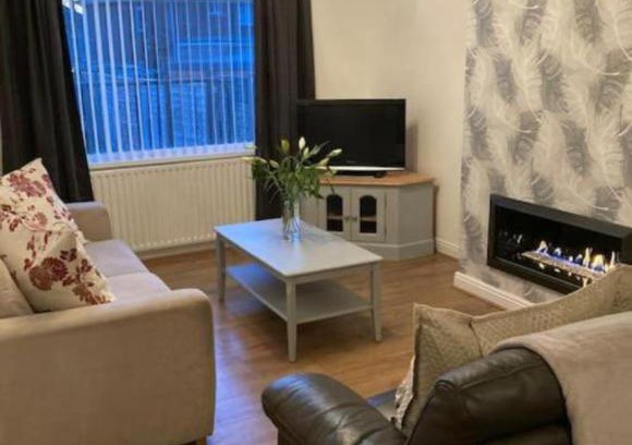 Lancaster House | Family-Friendly Coniston House with Parking and Garden