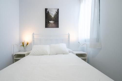 Huelva Apartment | Cozy Antiguo Palacio Hotel Apartments in Paris