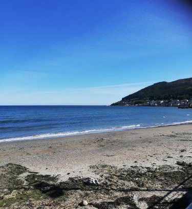 Newcastle Bed & Breakfast | Conlyn House: Oceanfront Retreat with 9/10 Guest Rating