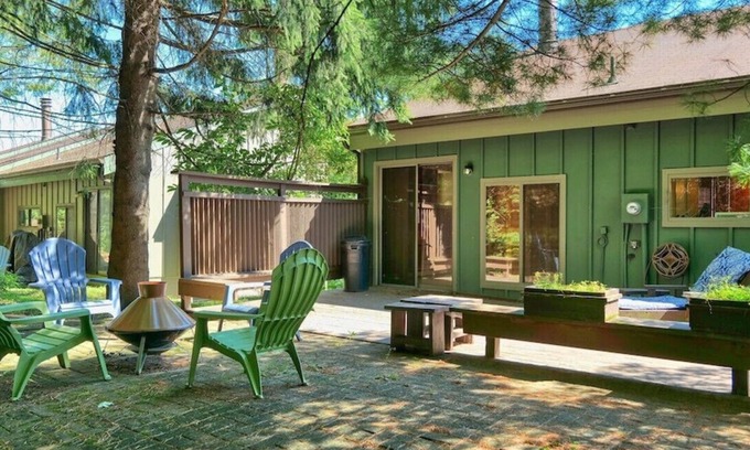 Hidden Valley House | Inviting Mountain Retreat with Free Pool Access & Amenities