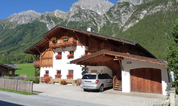 Gschnitz Apartment | Pet-Friendly Getaway at Conny's Ferienwohnungen - Rated 9.8
