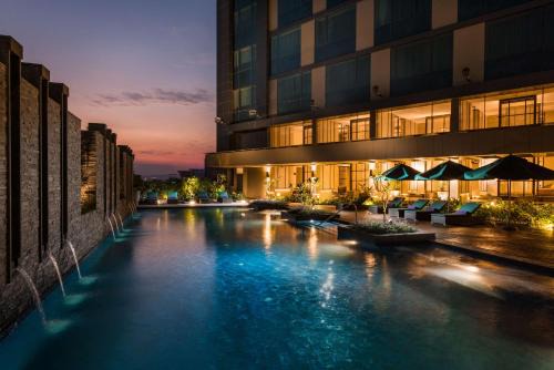 Koregaon Park Hotel | Discover Conrad Pune - 5-Star Retreat with Ocean Views