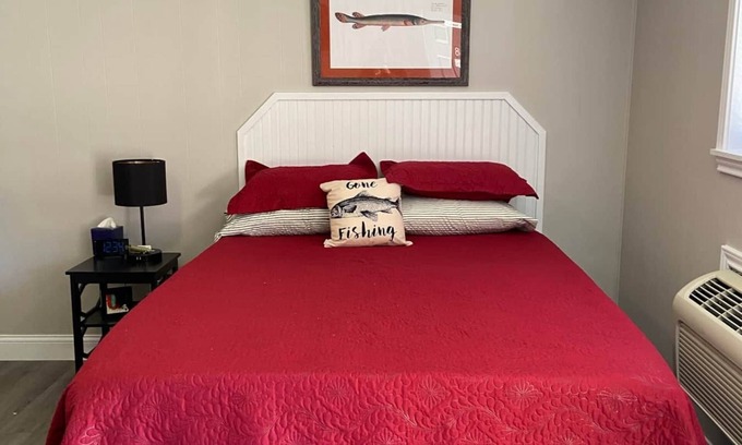 Quitman Hotel | Seamless Check-In at Gar Getaway - Room 8 with Kitchen