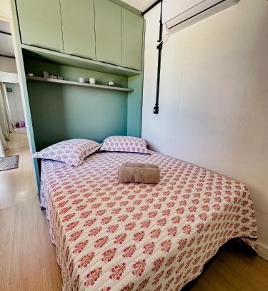 Sideropolis House | Mountain-Style Container Retreat for Families and Pets