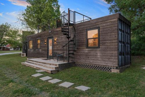 Waco House | Discover The Pecan Grove Container Home Near Magnolia