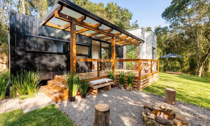 Garibaldi Apartment | Pet-Friendly Retreat at Container Perlage - Guest Rated 10/10