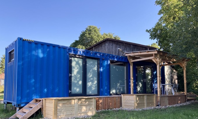Scheuerfeld House | Cozy Container Tiny House with Netflix & Veranda Access