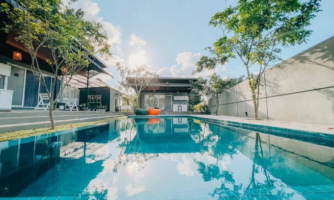 Biyagama Bed & Breakfast | Unique Container Villa Collection with Pool & Hot Tub