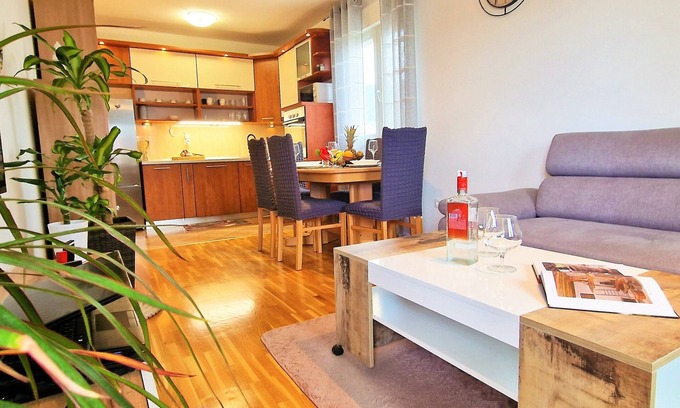 Kastel Novi Apartment | Conte Apartment: Top-Rated Stay with Kitchen & Breakfast
