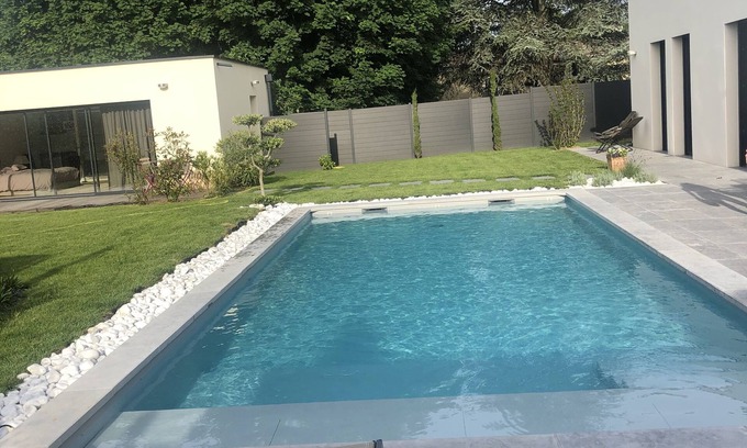 Saint-Didier-au-Mont-d'Or House | Stylish House with Pool and Lake View in St Didier au Mont D'Or