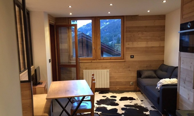 Les Avanchers-Valmorel Apartment | Modern Valmorel Chalet: Ski-In/Ski-Out with Spa & Breakfast