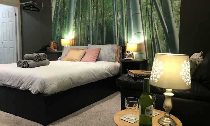 Wigan Apartment | Modern 1-Bed Studio in Wigan with Kitchen & Child Friendly