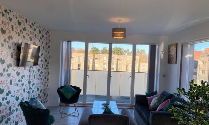 Cambridge Apartment | Modern 2-Bedroom Apartment Near Addenbrookes/Papworth