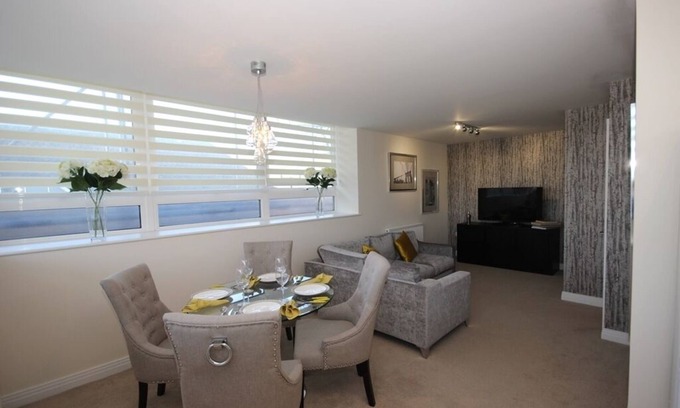 Stevenage Apartment | Modern 2-Bedroom Retreat with Spa and Pool in Stevenage