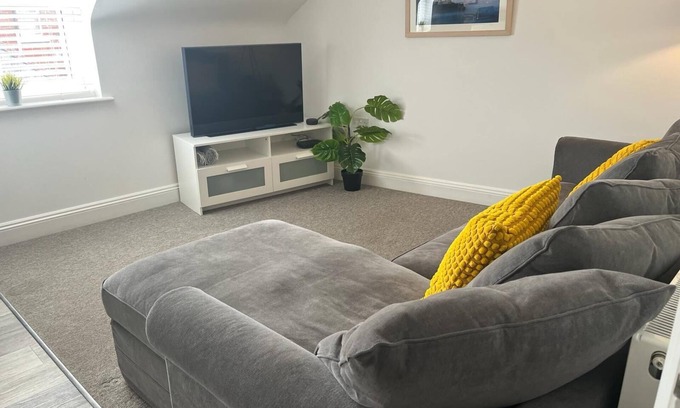 Swanage Apartment | Modern 2-Bedroom Apartment in Swanage with Pet-Friendly Perks