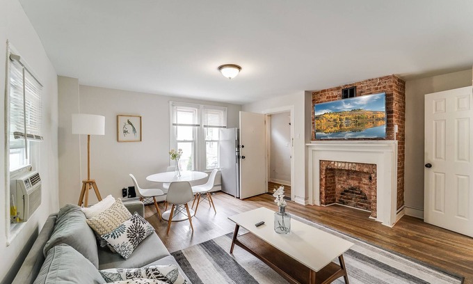 Bloomfield Apartment | Modern 3-BR Apartment in Downtown Bloomfield, Near NYC