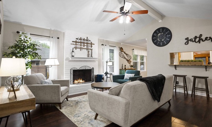 West Oak Hill House | Guest Rated: Contemporary 3BR Ranch with Pool in Austin