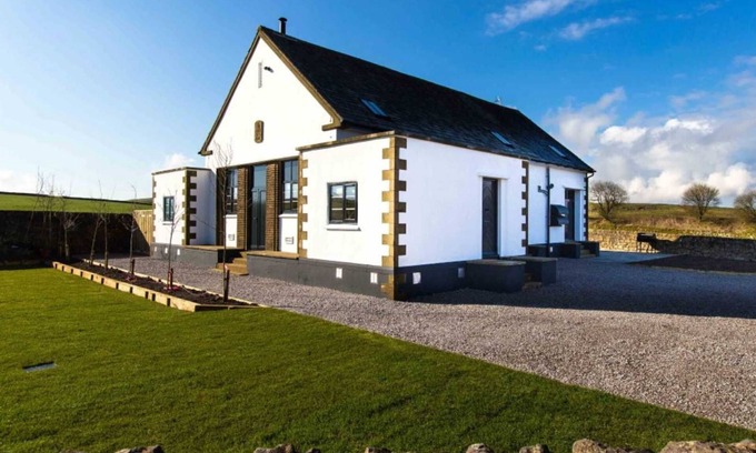 Longnor House | Modern 9-Bedroom Holiday Home Near High Peak Trails