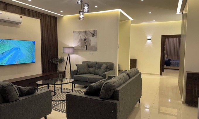 Suwailih Apartment | Contemporary apartment with a scenic view