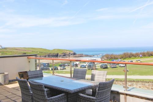 Treyarnon House | Modern Beachside Apartment with Ocean View & Family-Friendly Vibes