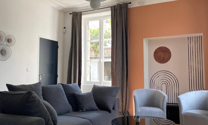 Bourges Apartment | Contemporary Bourges