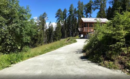 Mase Ski Chalet | Cozy Chalet with Enclosed Garden & Free WiFi at Mont Noble