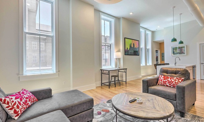 Central Business District Apartment | Modern Cincinnati Condo with Pet-Friendly Amenities
