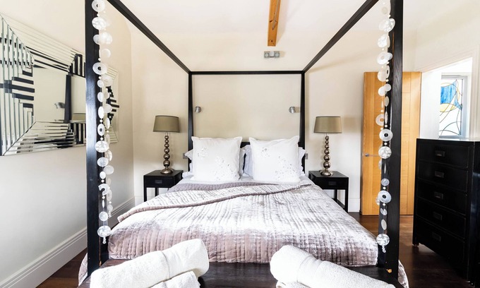 Braunton House | Contemporary converted Barn close to North Devons' best beaches