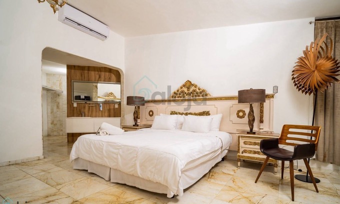 Punta Cancun House | Contemporary design with balcony