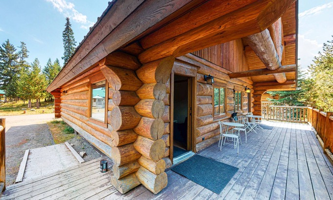 Lac Le Jeune Cabin | Pet-Friendly Log Cabin with Private Deck and Full Kitchen