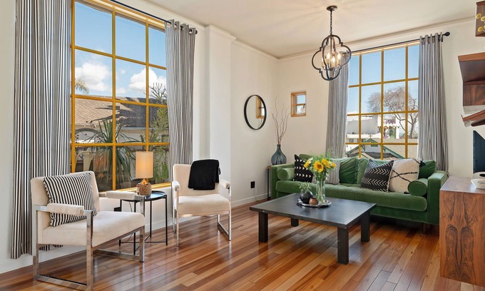 Lower State Condo | Modern Downtown Condo with Mountain Views & Family Amenities