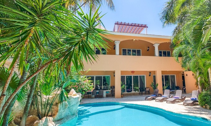 Puerto Aventuras Villa | Premier Oceanfront Villa: Hacienda Las Palmas in Puerto Aventuras