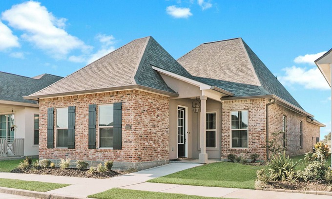 Lake Charles House | Modern Retreat with Fast Wifi and Family-Friendly Amenities